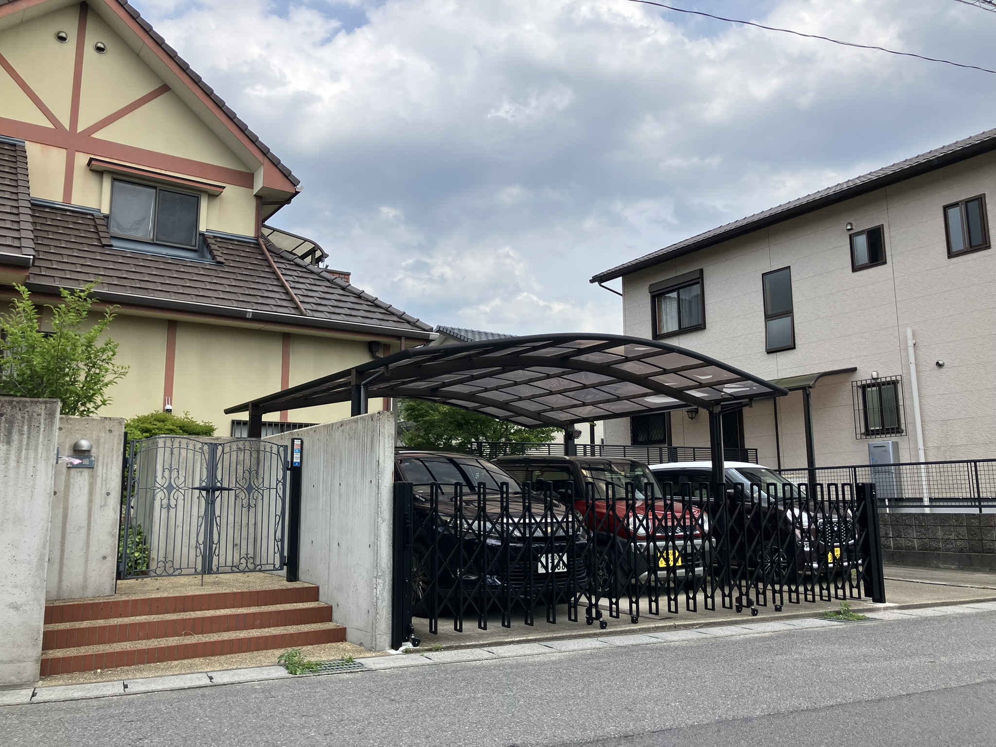 伸縮門扉　他